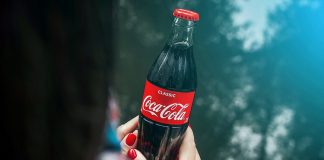 Why do people pour coca cola in the toilet Coke To The Rescue 5 Benefits of Washing Your Hair With Coca-Cola