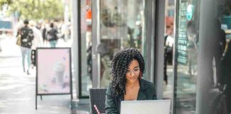 How to Introduce Your Company via Email Sample using computer