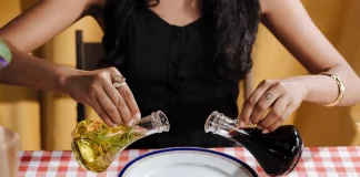 Best Ways to Drink Apple Cider Vinegar Apple Cider Vinegar has a long history in the Mediterranean diet and folk remedies. Apple cider vinegar is a locally sourced, gluten-free & natural