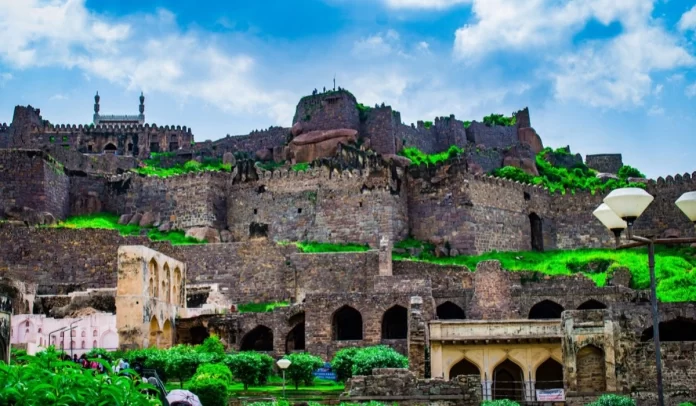 Golconda fort | Hyderabad tourist places | History, entry fees & Timings