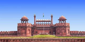 The Red Fort Delhi | Place to visit in Old Delhi |History Facts red fort delhi