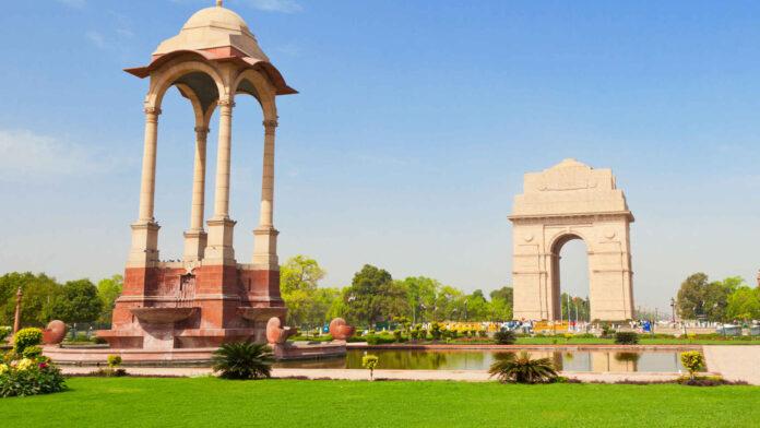 India Gate - Delhi Famous Places