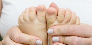 10 Home Remedies for Swollen Feet Painless swelling in the feet or ankles is common and can occur for a number of reasons. Causes of swollen feet may include: stay on your feet too long poorly fitting shoes pregnancy lifestyle factors certain medical conditions