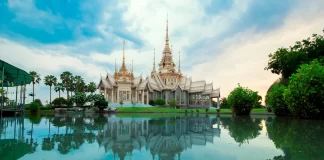 Top-Rated Attractions & Things to Do in Pattaya, Thailand Pattaya has drawn tourists and expats from all over the world ever since US soldiers "discovered" the once-sleepy getaway destination during the Vietnam War.