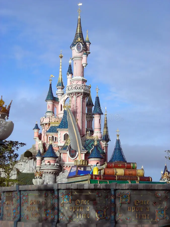What is the #1 tourist destination in the world? 7 disneyland paris 12518599