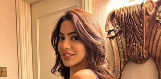Hot style of Nikki Tamboli captured in a Mirror Selfie 331566292_123896290628584_7660277170322457891_n