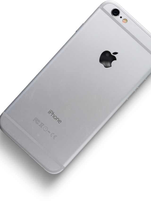 Kremlin Orders Russian Officials to Stop Using iPhones by End of March